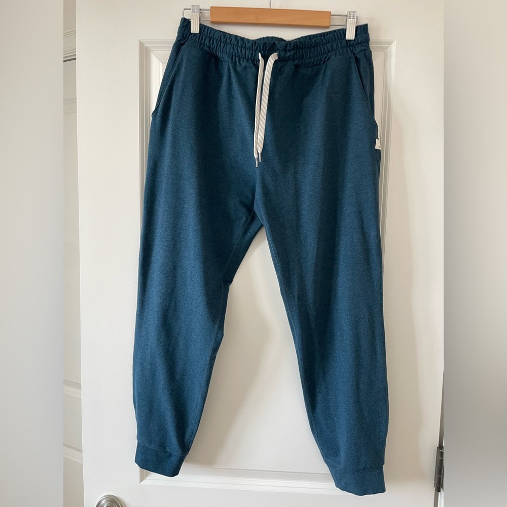 Vuori performance halo jogger- medium